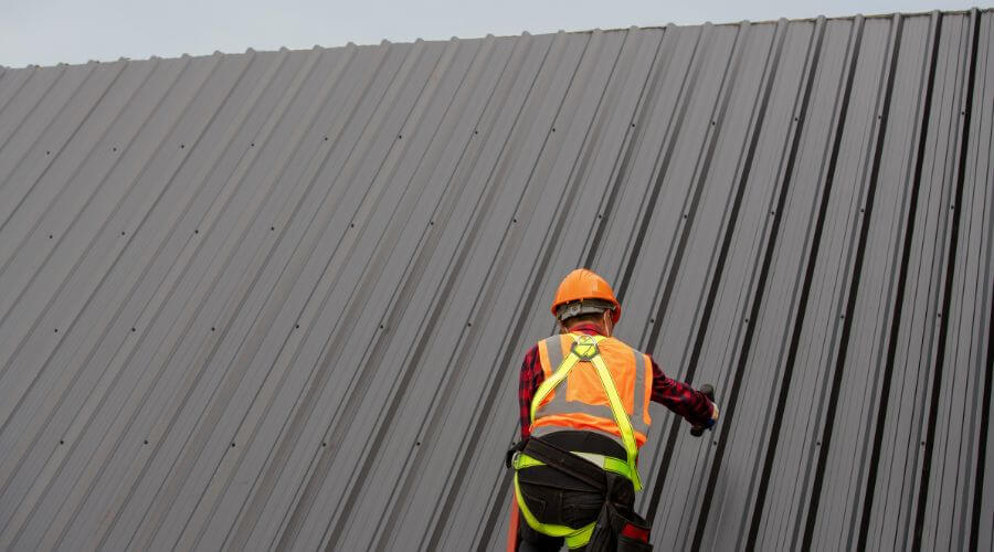 Professional gutter cleaning in Gladstone, OR